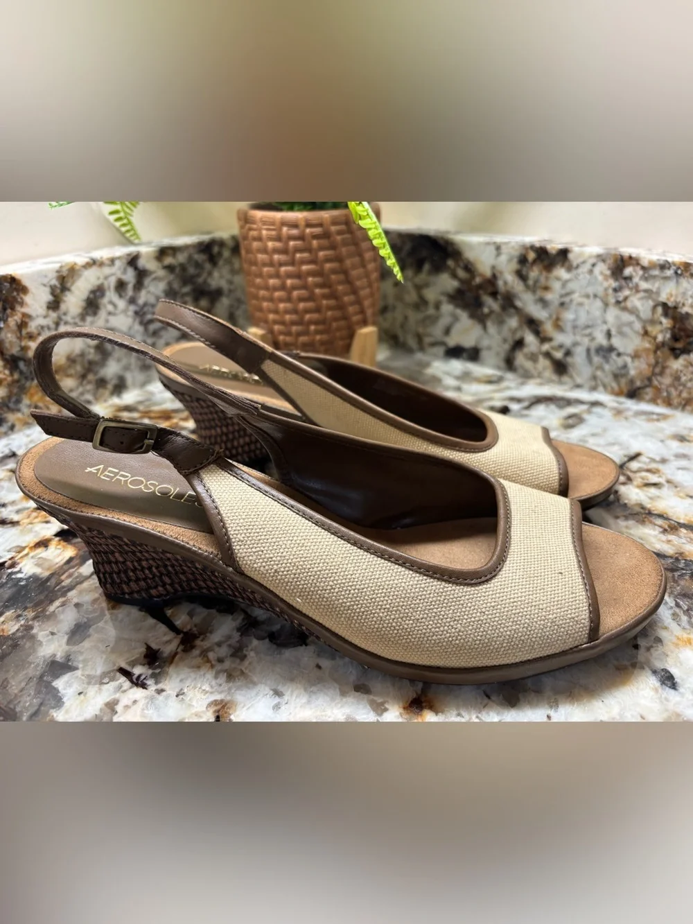 AEROSOLES lightweight canvas